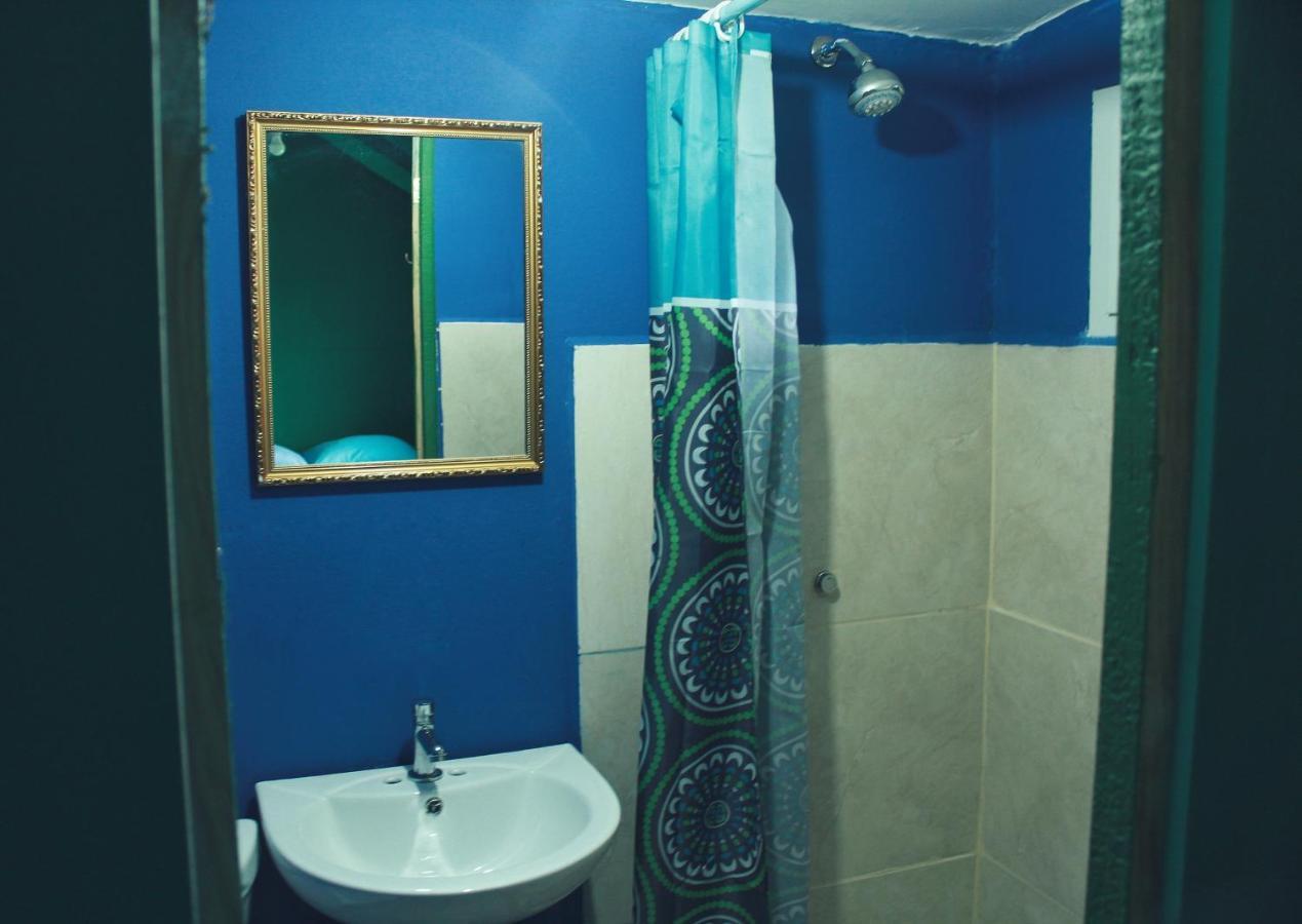 Twin Fin Hostels Bocas Town Bagian luar foto