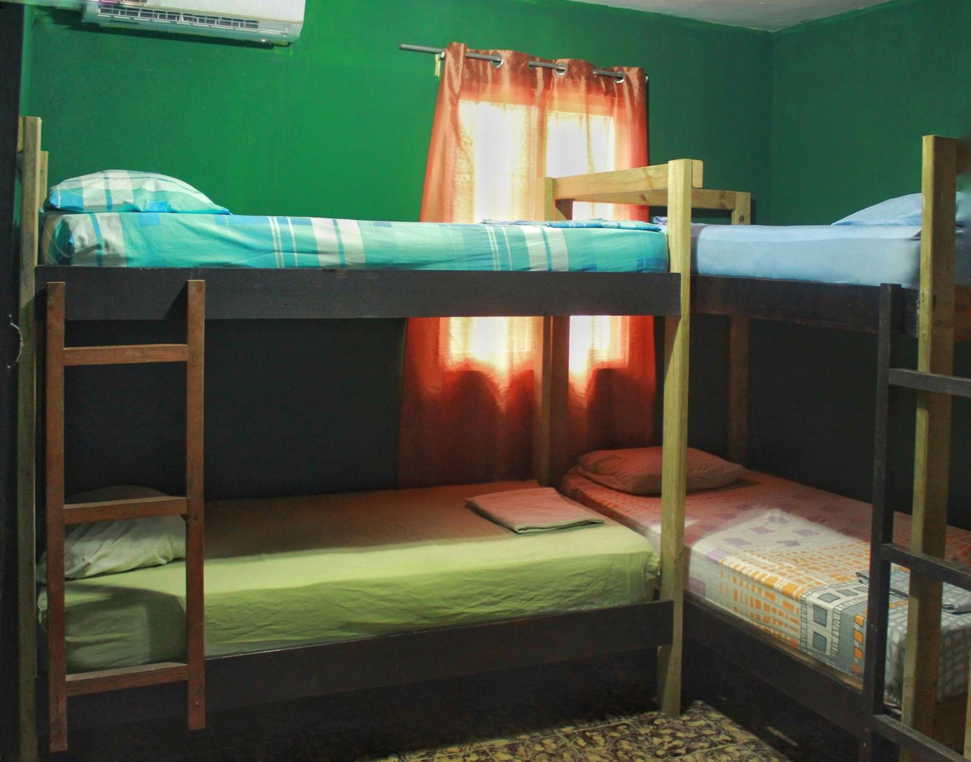 Twin Fin Hostels Bocas Town Bagian luar foto